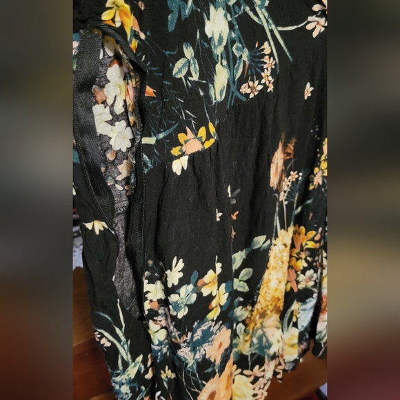 Suzanne Betro Top Floral - Picture 4 of 4